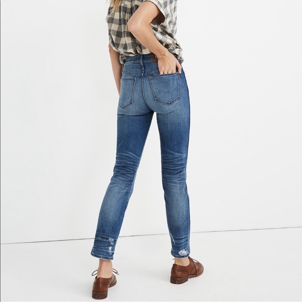 NWT Slim Straight Jeans Distressed Button-Front - 23